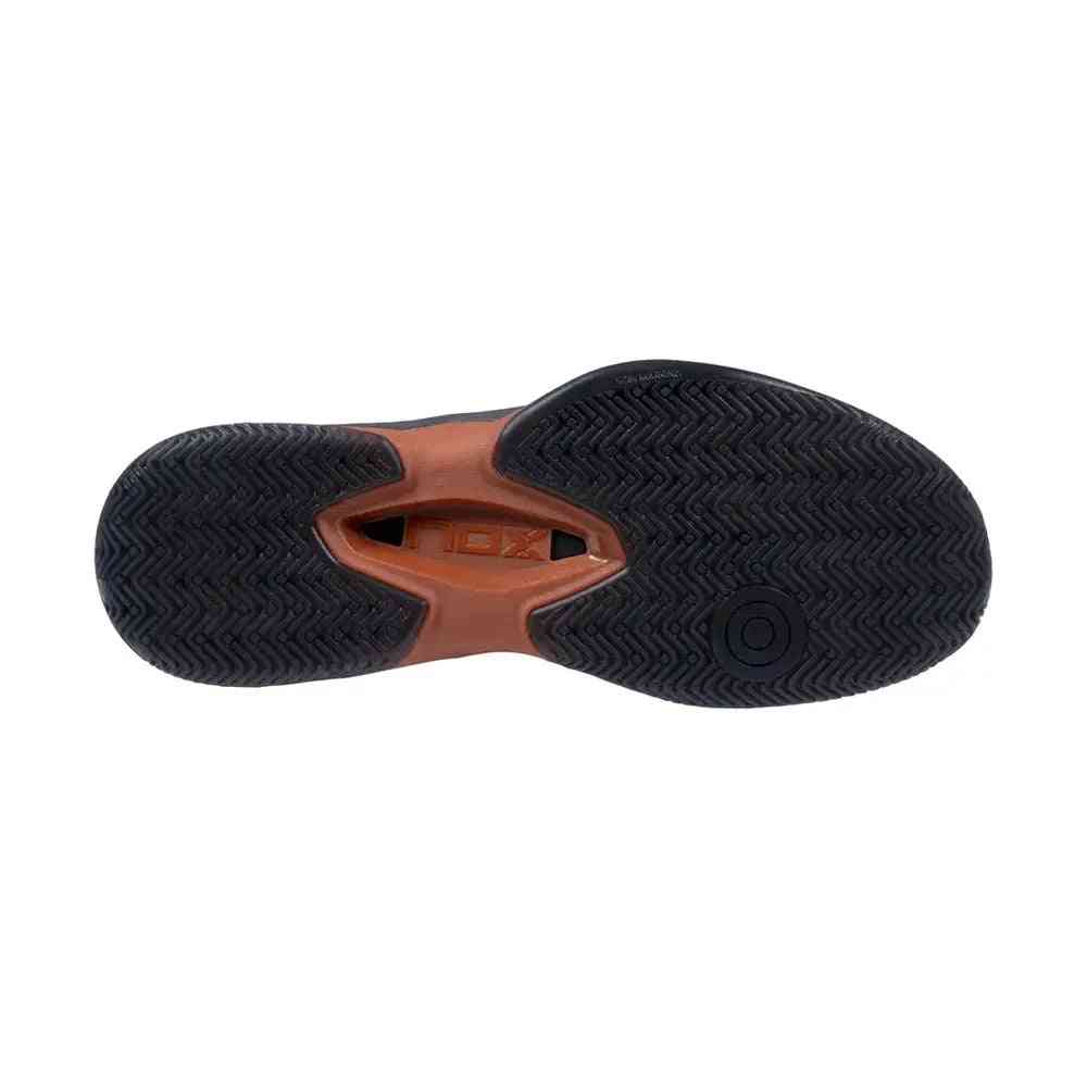 Outsole of Nox AT10 Lux Limited Edition shoe with herringbone tread pattern and central stability support for optimal court traction.