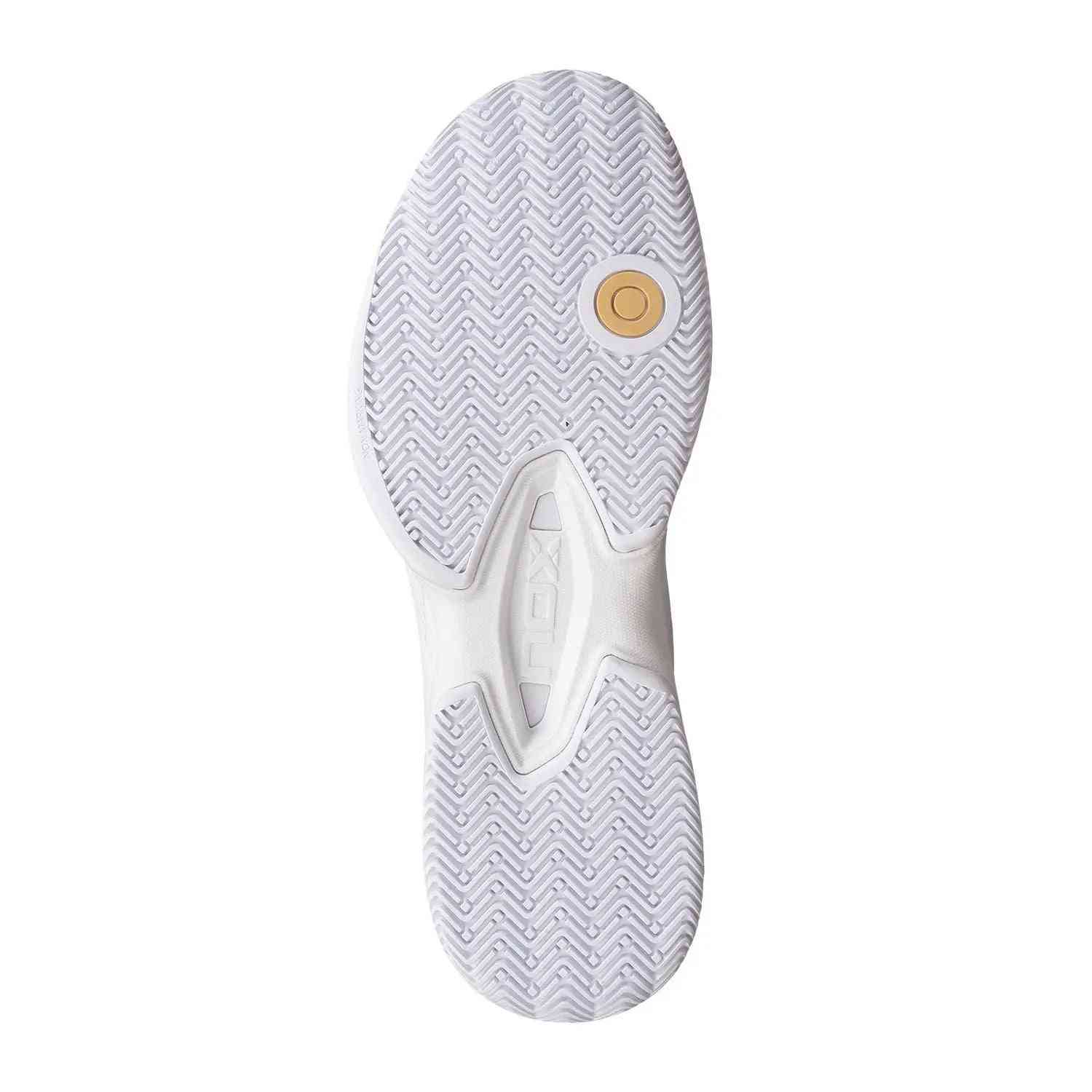 Outsole of Nox AT10 Pro Calat10blgo Oro featuring herringbone tread for superior grip and traction on padel courts.