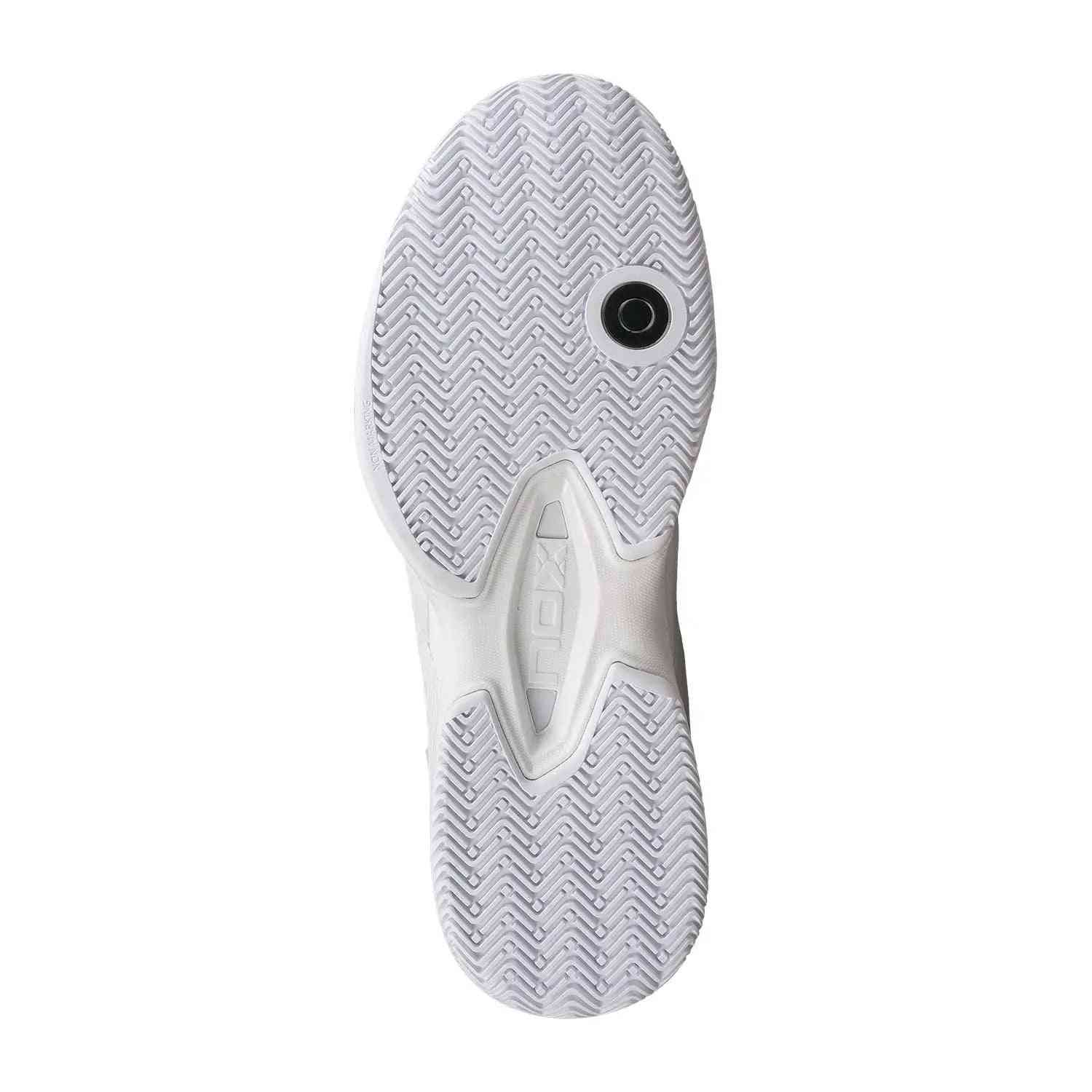 Outsole of Nox AT10 Pro Calat10white White padel shoe with herringbone tread pattern for superior traction on all court surfaces.