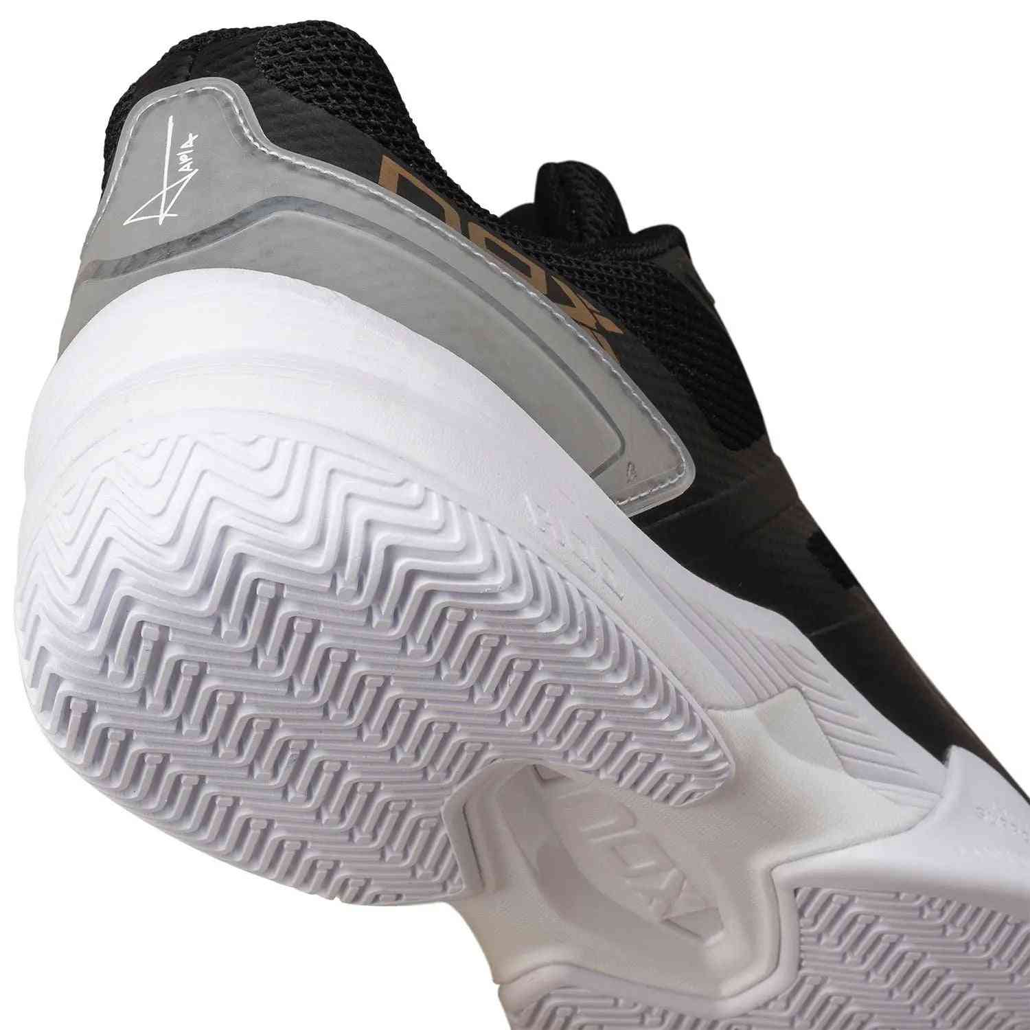 Close-up of Nox AT10 Pro Calat10blgo Oro heel and sole, highlighting shock absorption and durable construction for athletic use.