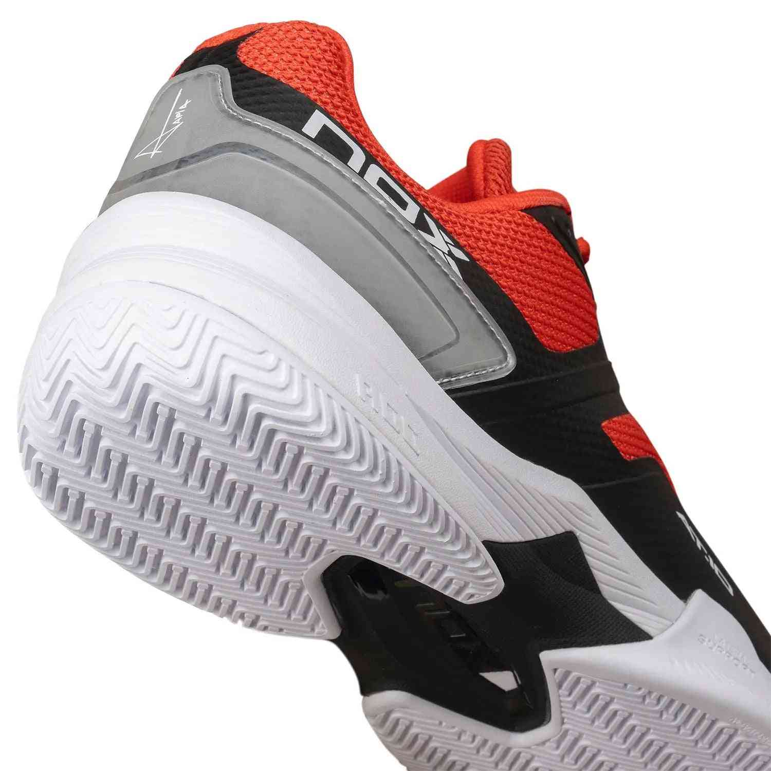 Close-up of Nox AT10 Pro Calat10blre Black heel with reinforced sole and lateral support for enhanced stability during intense padel play.